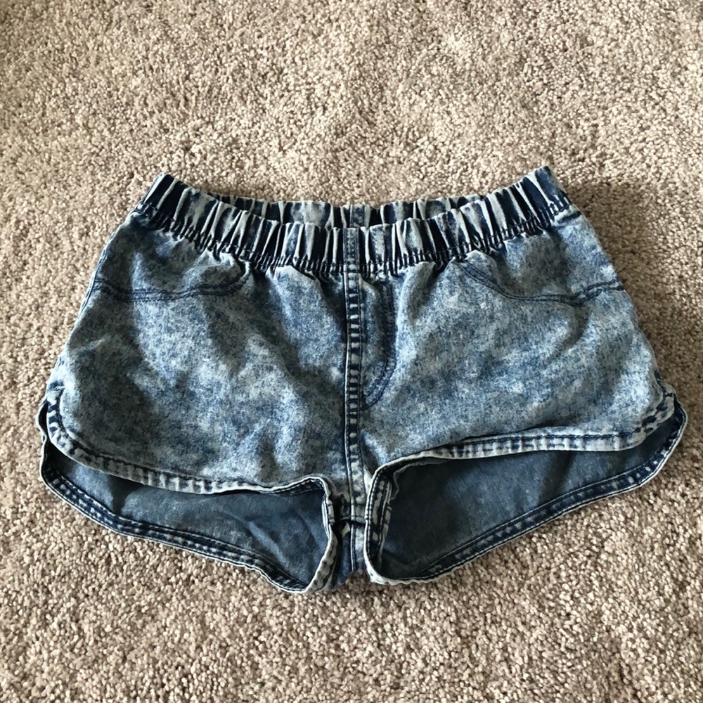 Stretchy denim shorts